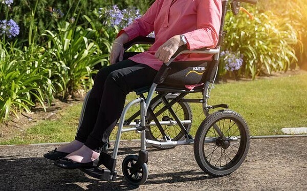 Ascensor accesible para personas con movilidad reducida o discapacitadas