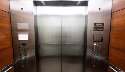 Reemplazar un ascensor antiguo en una comunidad de vecinos. Pasos a seguir.